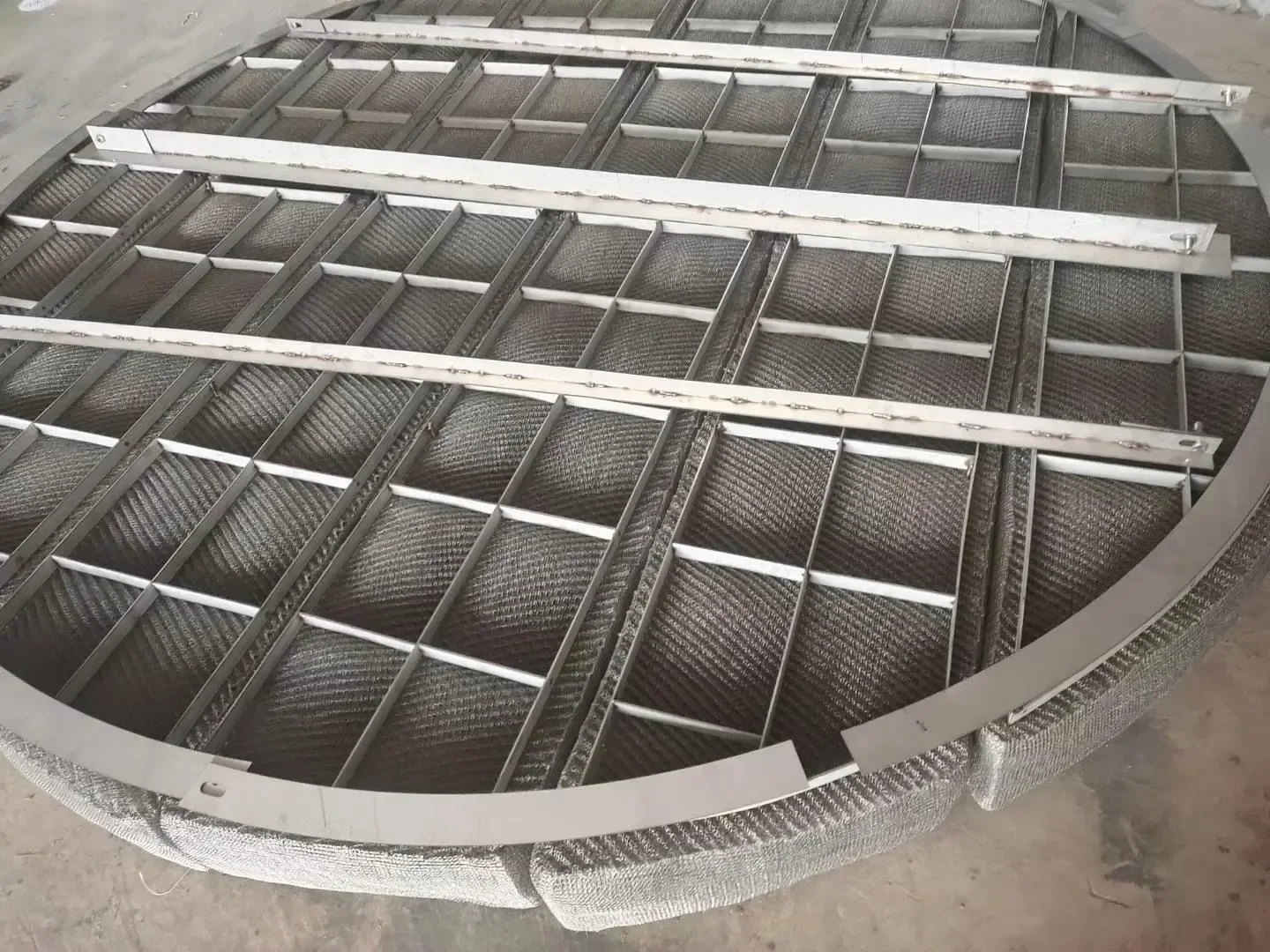 Demister pads and mesh blocks